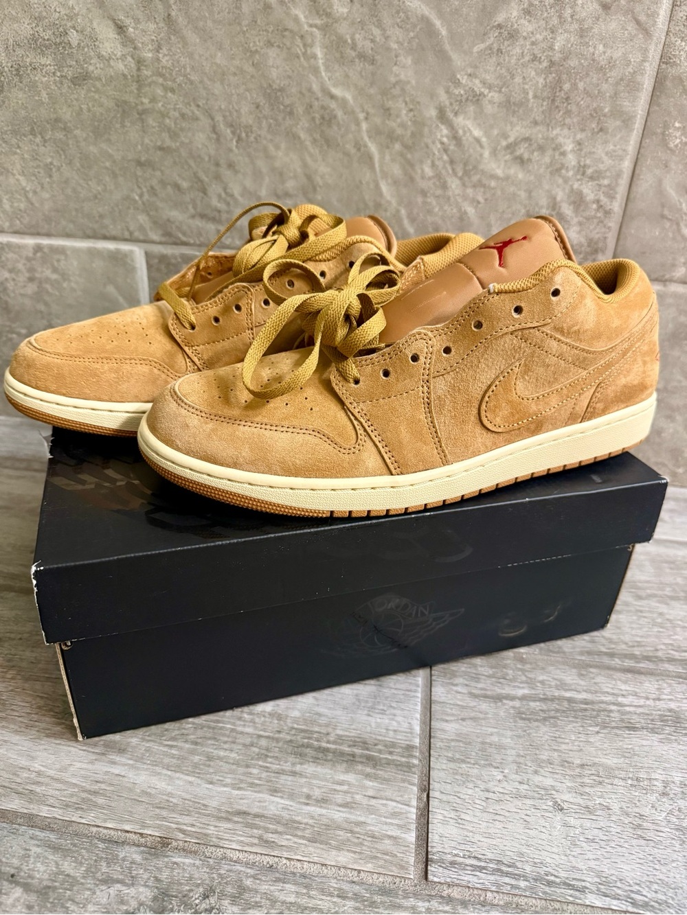 Air Jordan 1 SE Low Suede Sneakers in Brown/Muslin